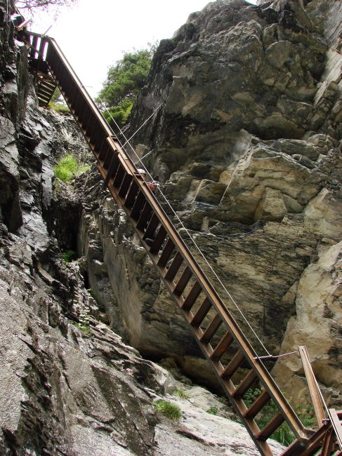 Eisentreppe des ersten Abschnitts des Flimser Klettersteig Pinut - Fidaz