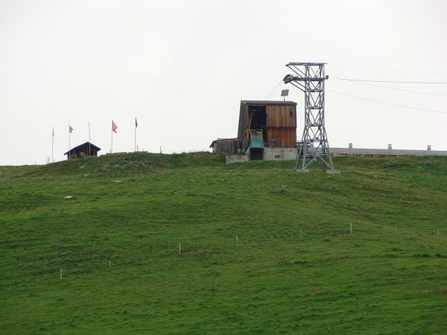 Bergstation der Milchseilbahn von Fidaz hinauf auf den Flimserstein - Alp