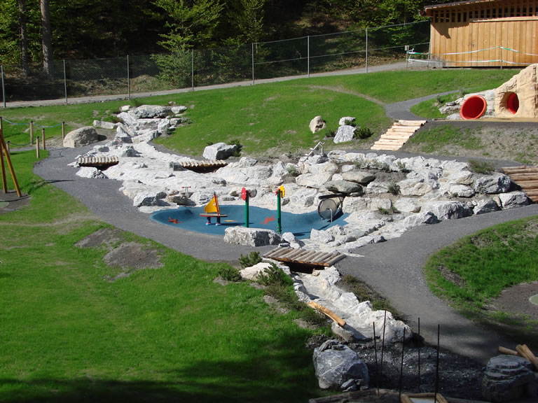 Kinderspielplatz am Lag la Cauma - Schweiz (Flims)
