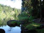 Crestasee - Ufer mit vielen Ruheplätzen