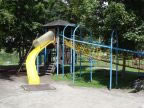 Kinderparadies - Teil des Kinderspielplatzes zwischen Restaurant und See