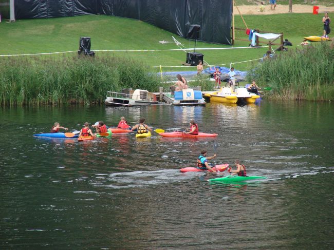 Kanuschule, Pedaloverleih und Kino am See