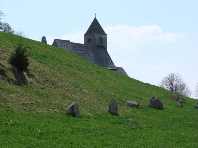 Megalithische Kultstätte bei der St. Remigius Kirche