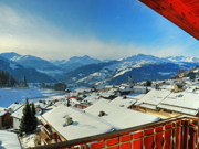 Aussicht vom Balkon der Ferienwohnung Casa Ansiel am Sonnenhang von Falera