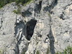Kalk-Felsnadel und Höhle oberhalb Fidaz - Klettersteig Pinut bei Flims