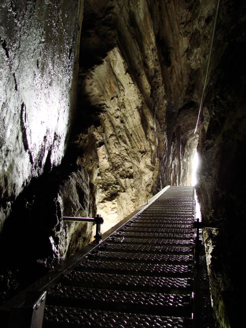 Klettersteig Pinut - im kurzen Tunnelabschnitt