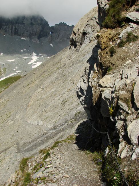 Wanderung - Martinsloch - Durch Ketten gesicherter Wegabschnitt