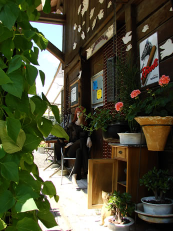 Bahnhof Trin: Flohmarkt und Restaurant Taubenschlag